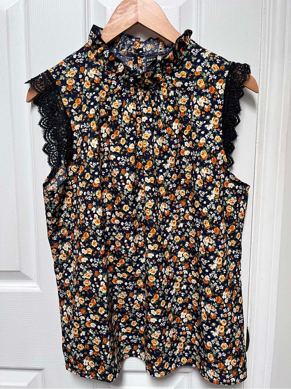 SHEIN Black Sleeveless Floral Lace-Trim Camisole